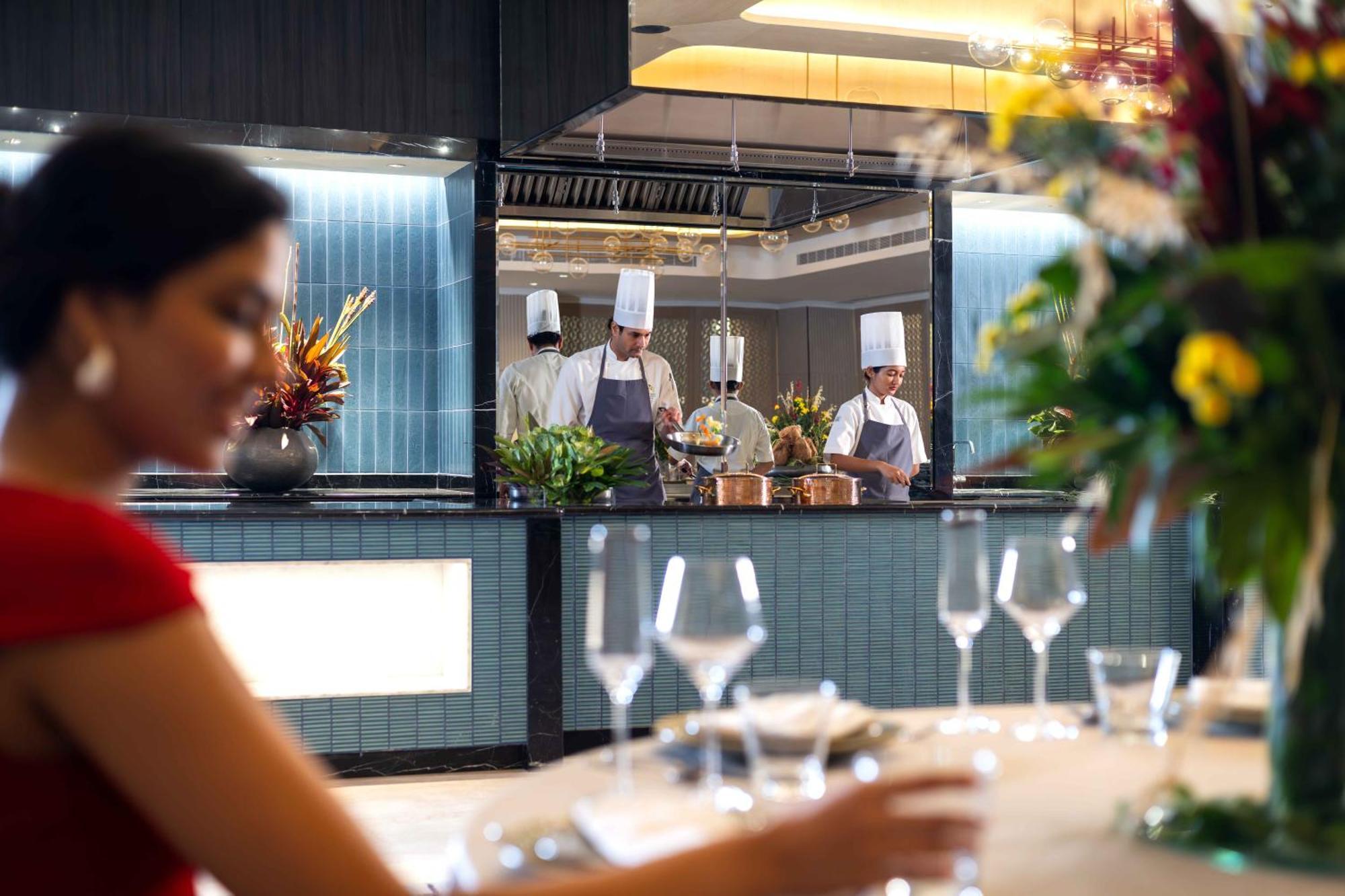 Отель Pullman Chennai Anna Salai - Premium Brand By Accor Экстерьер фото